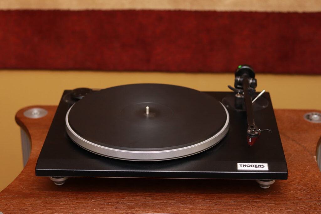 Audiophonie Montreal - Thorens TD800 and Ortofon 2M Red